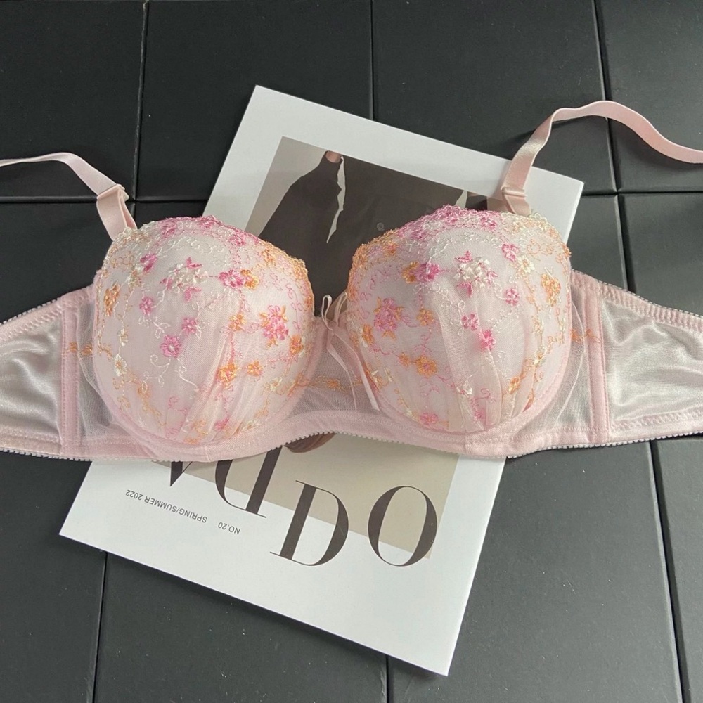 5 bras for $46！US-32C/JP-D70  Japanese brand flowers embroidery bra
